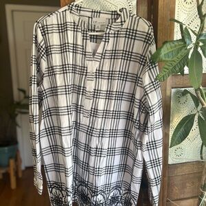 The TOG shop Women’s Black and White plaid Tunic with buttons xl